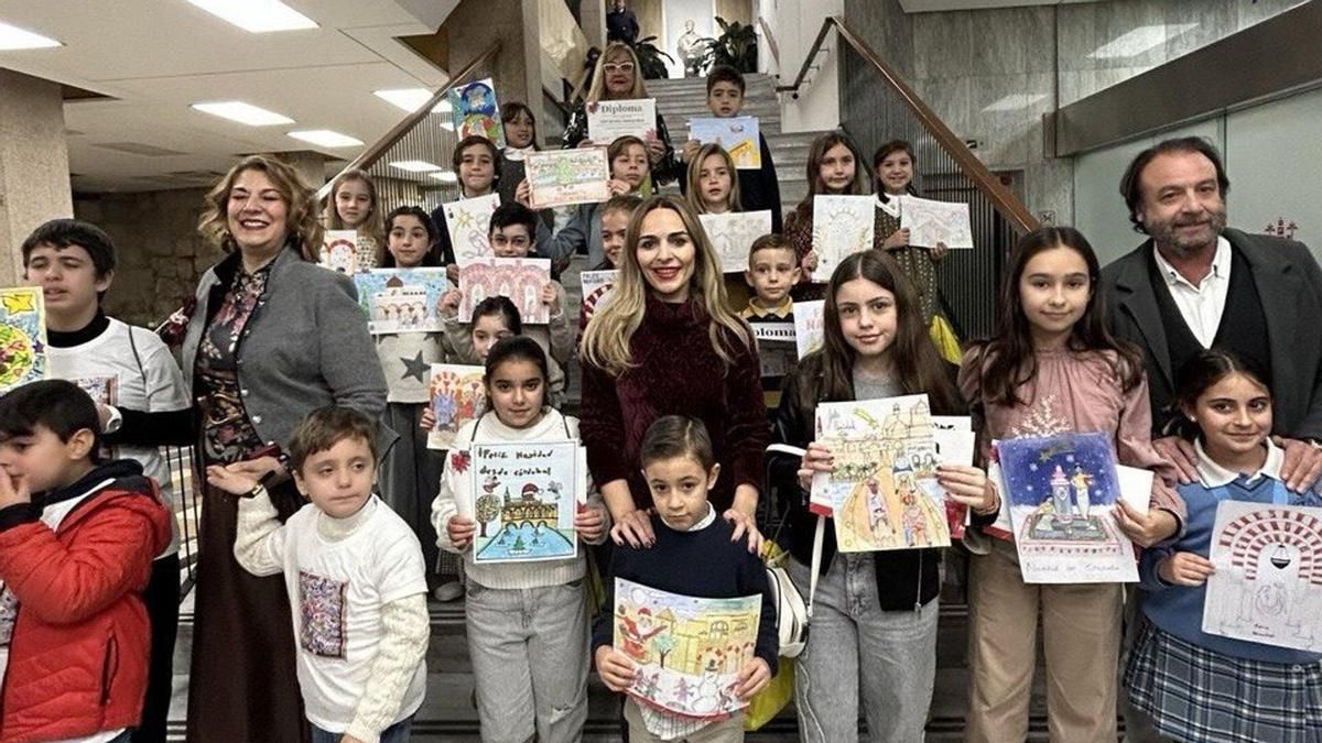 El Ayuntamiento entrega los premios del tercer Concurso de Dibujos y Postales Navideñas