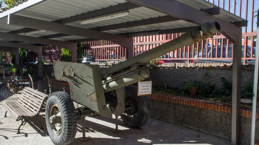 La Guardia Civil obliga a retirar las armas de un museo popular y de barrio en Madrid: "¿Dónde meto el cañón?"