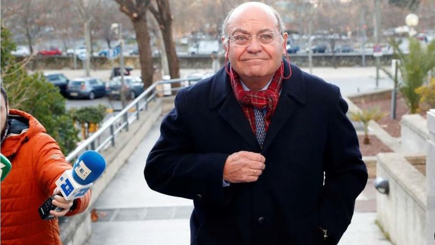 Trabajo quitará la Medalla al Mérito a represores franquistas y condenados por corrupción como Díaz Ferrán