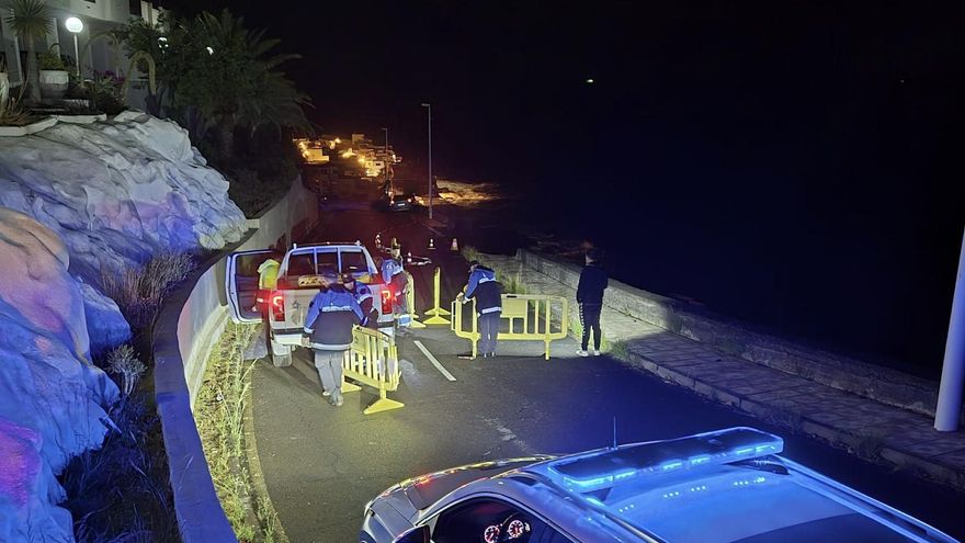 Cierre del acceso a Boca Cangrejo tras el hundimiento de parte de la calzada.