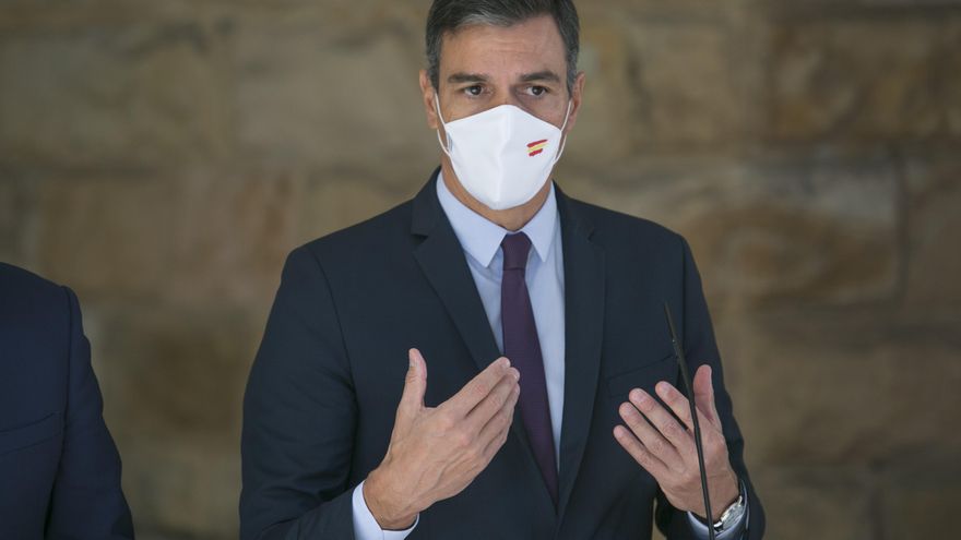 Sánchez anuncia que recortará los beneficios extraordinarios de las eléctricas para rebajar la luz y el gas