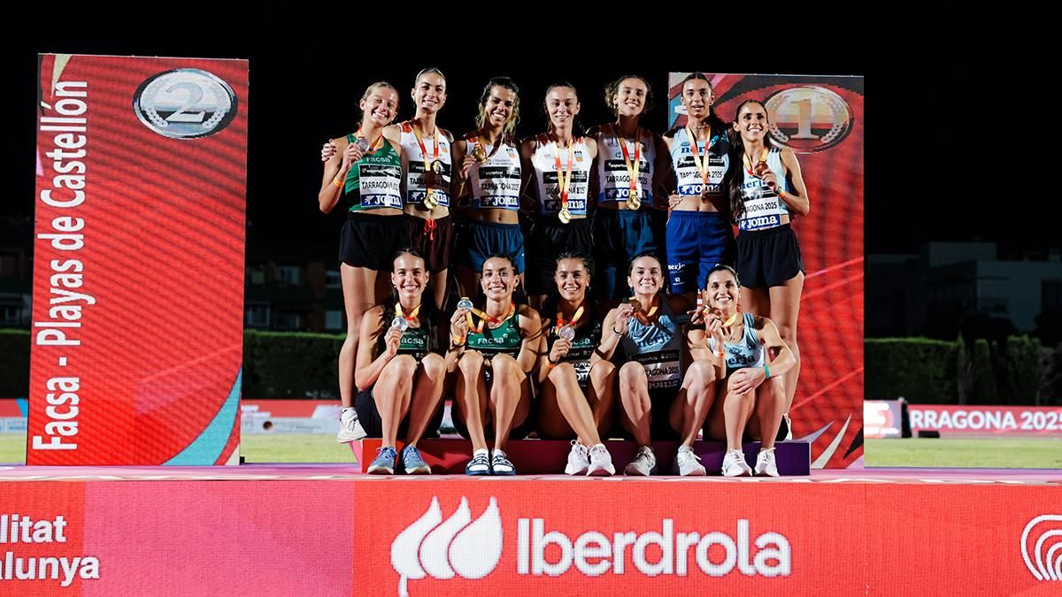 Imagen del podio del relevo 4x400