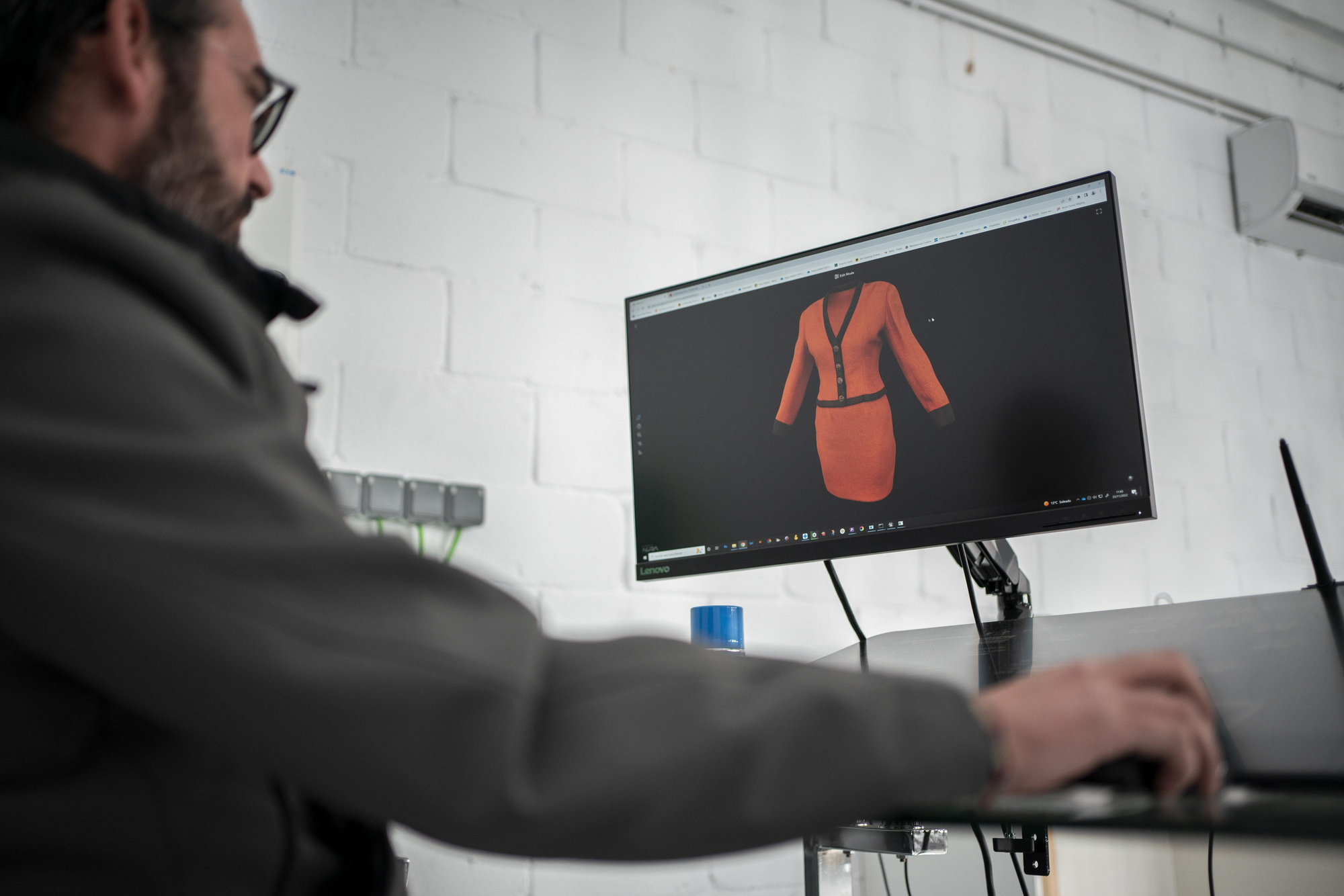 Tras fotografiar el traje se obtiene un primer modelo digital que se entrega al cliente para que pueda usarlo en extras, escenas de acción...