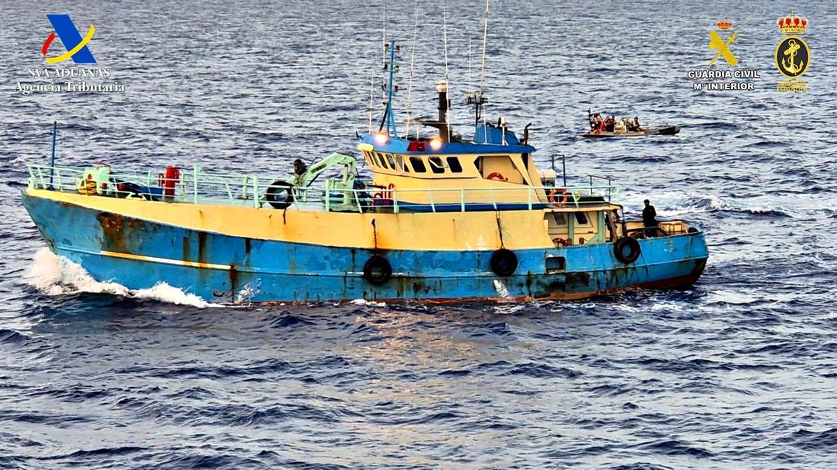 Embarcación interceptada con tres toneladas de cocaína al oeste de Canarias.