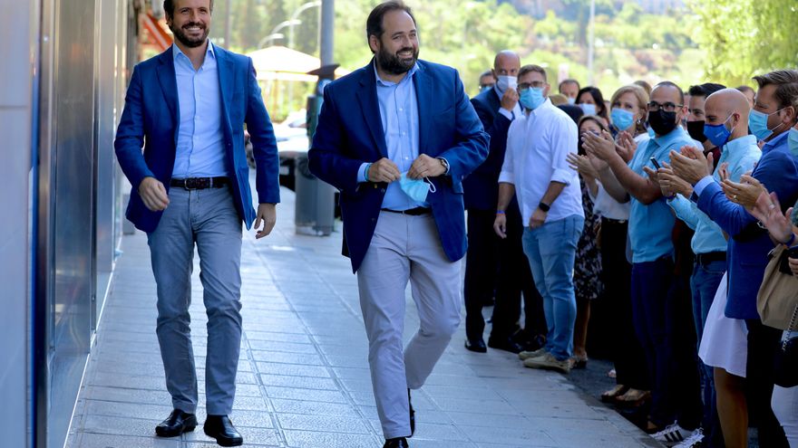 Pablo Casado elude mencionar el Tajo-Segura, defiende embalsar agua de lluvias y rechaza las desaladoras por "contaminantes”
