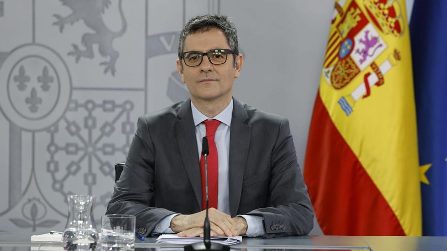 El ministro de la Presidencia, Justicia y Relaciones con las Cortes, Félix Bolaños, ofrece una rueda de prensa al término de la reunión del Consejo de Ministros este martes en Madrid. EFE/Zipi