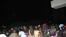 El grupo, a su llegada al aeropuerto de Banjul.