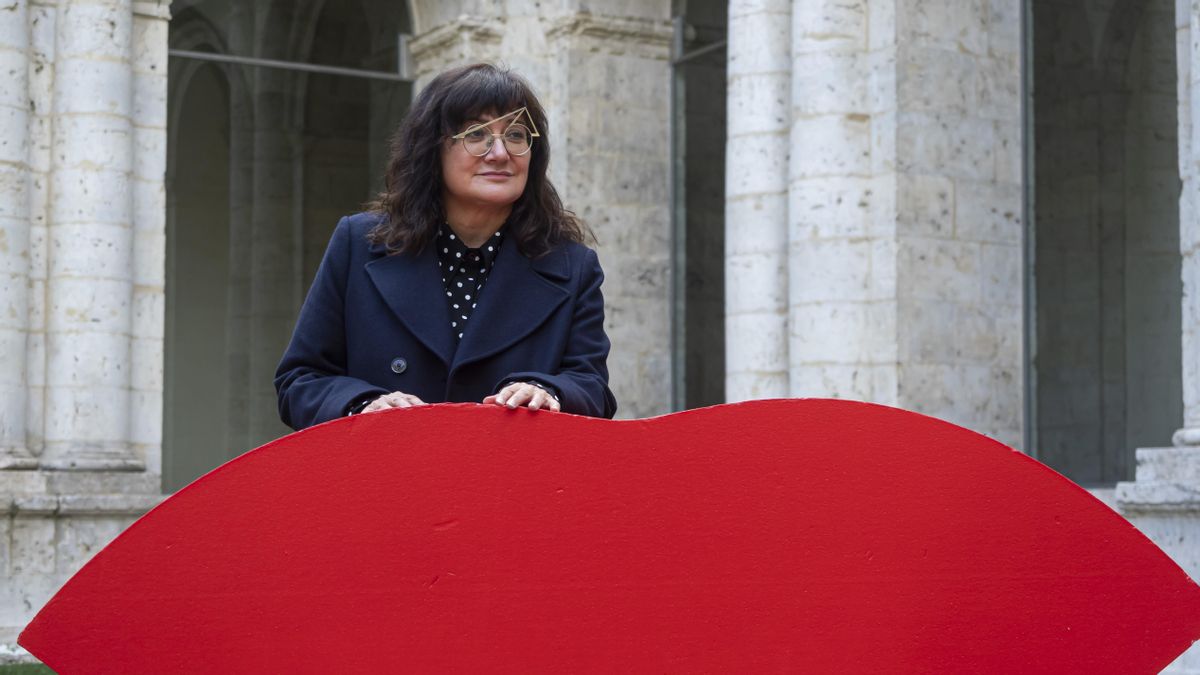 Isabel Coixet posa con el logotipo de Seminci