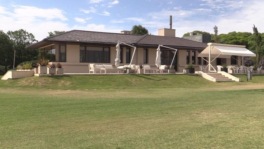 Viaje al interior del barrio privado donde vive Messi en su Rosario natal