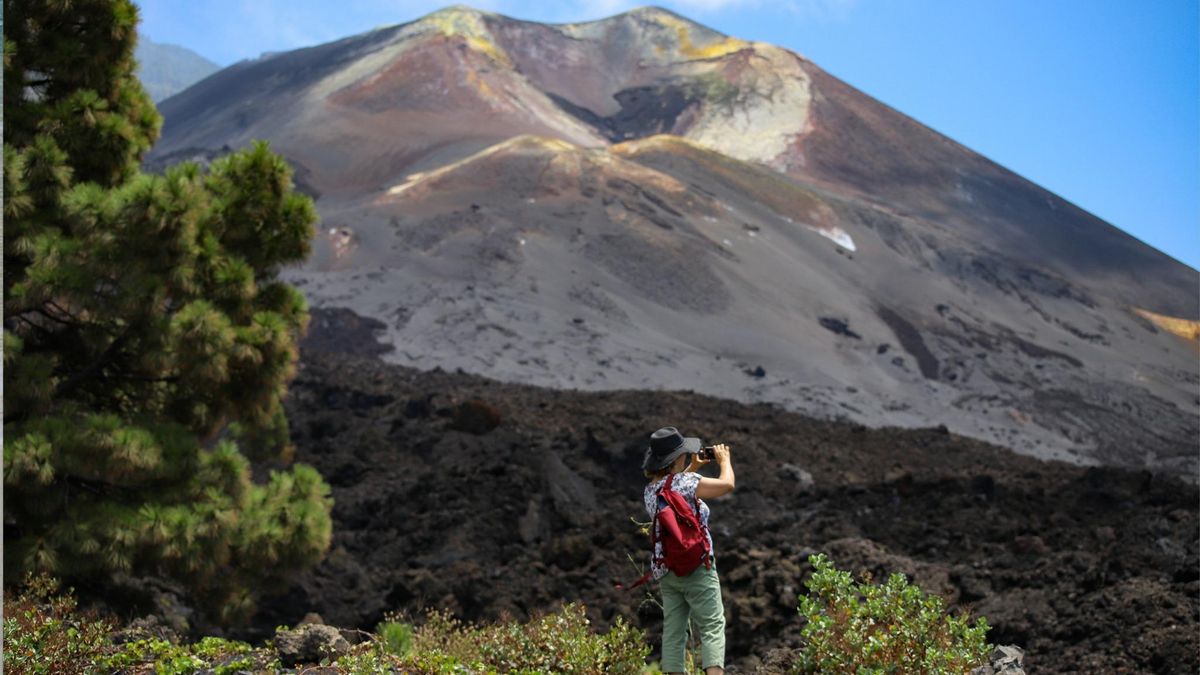 Cráter del volcán Tajogaite. LUIS G. MORERA/EFE