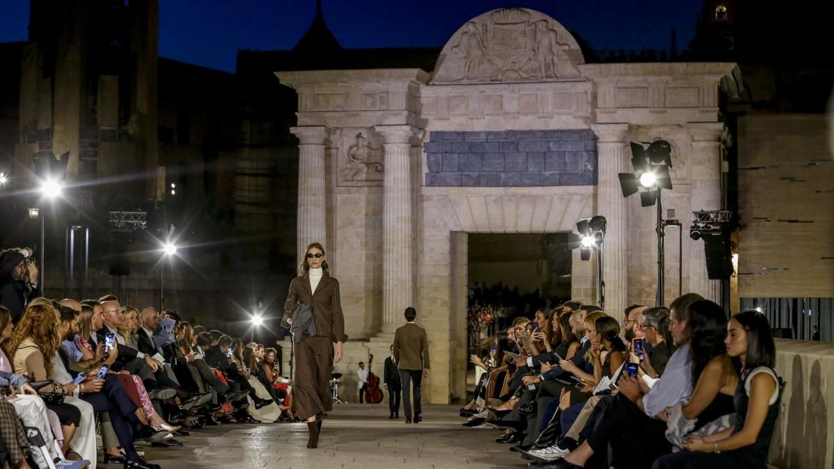 Desfile de Silbon en el Puente Romano