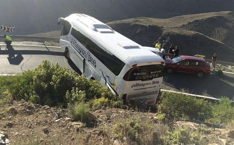 Accidente de la guagua en Fataga. EFE/Elvira Urquijo A.