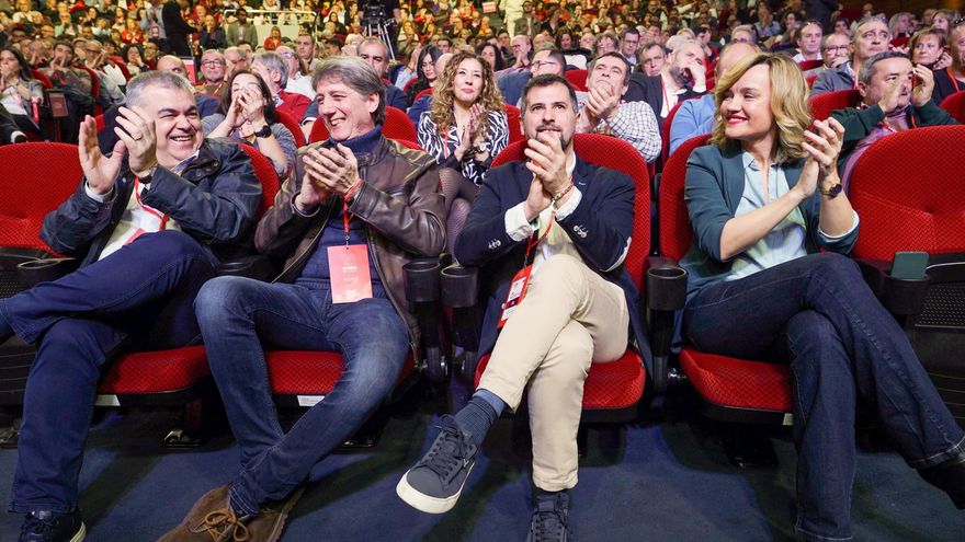 Martínez y Tudanca escenifican el cambio de liderazgo en el PSOE de Castilla y León: "Ganar es posible"