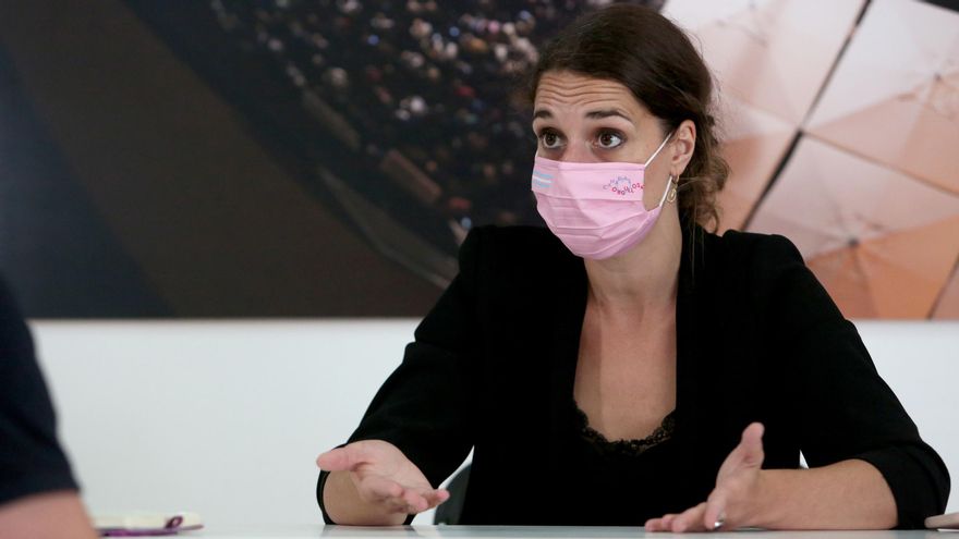 La secretaria de Estado y contra la Violencia de Género, Noelia Vera, en la sede de Unidas Podemos de Las Palmas de Gran Canaria.