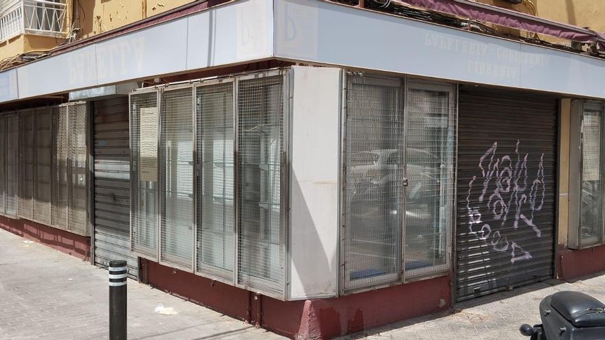 80 años haciendo sentir a los lectores "como en casa": tres librerías echan el cierre en Sevilla