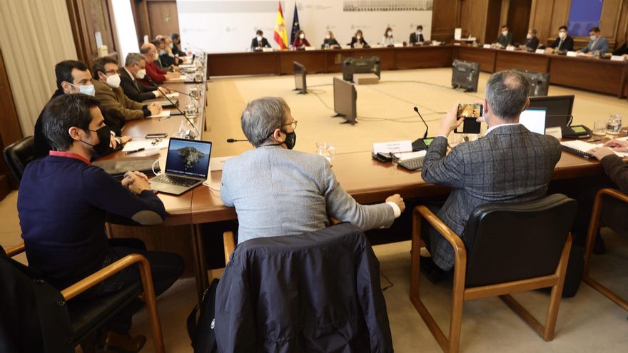 Vista general de una reunión entre el Gobierno y el departamento de mercancías del Comité Nacional de Transporte por Carretera (CNTC), en el Ministerio de Transportes, Movilidad y Agenda Urbana, a 24 de marzo de 2022.
