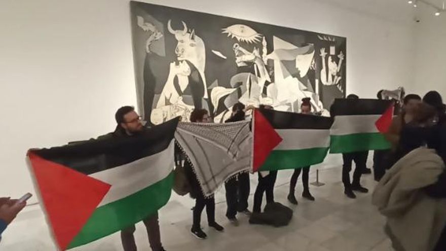 Captura de pantalla del minuto de silencio ante el Gernika de Picasso.