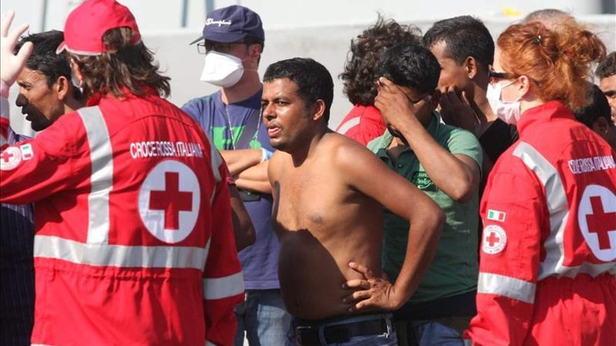 Italia socorre a 662 personas en el mar, frente a las costas de Libia