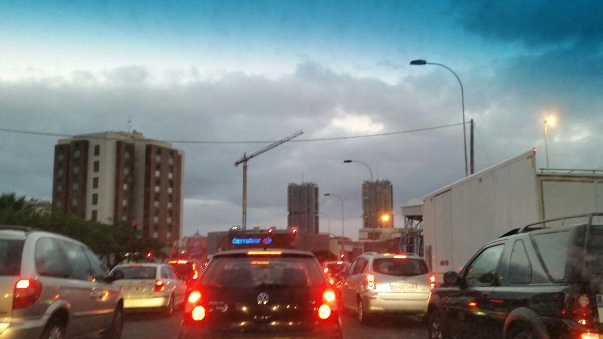 Tráfico en Santa Cruz de Tenerife.