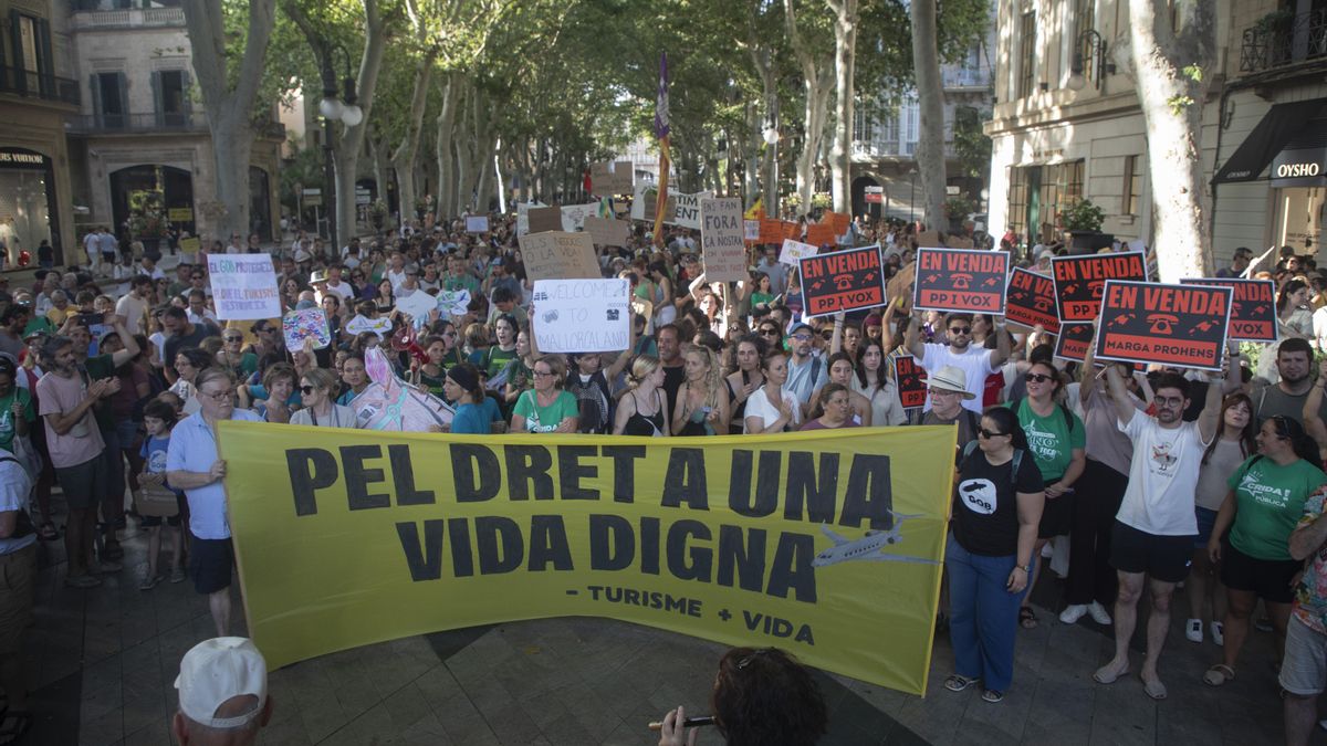 Manifestació contra la saturació turística a Palma.