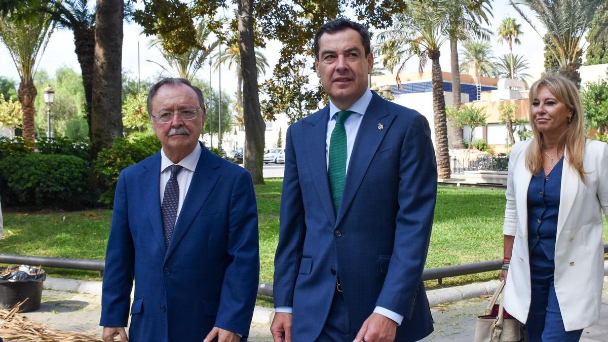 Moreno elude hablar del reparto de menores migrantes de Ceuta y se aferra a la cláusula "de ley" ante al rechazo de Vox