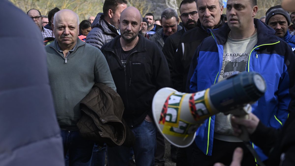Cientos de agricultores y ganaderos asturianos se suman a las protestas contra el acuerdo con Mercosur