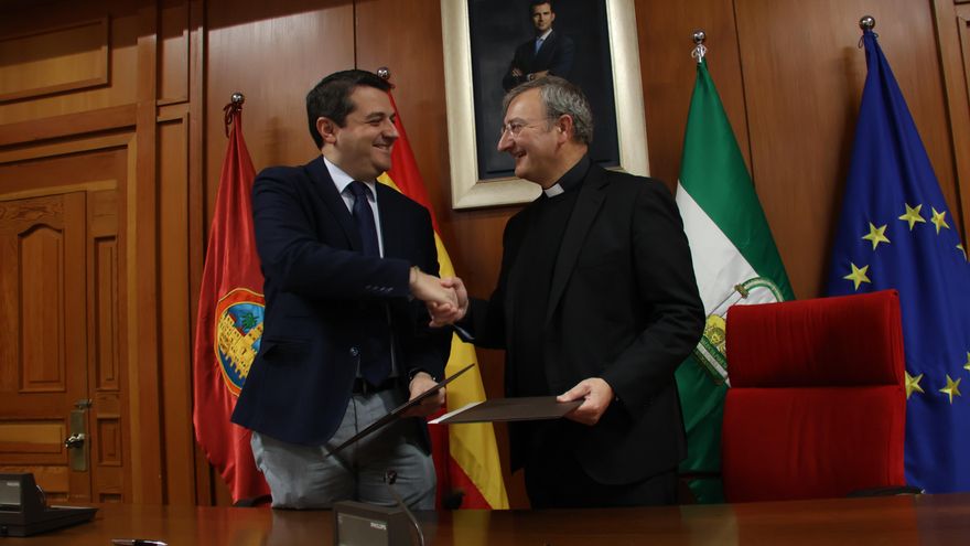 El Ayuntamiento firma en un convenio que la gestión de la Mezquita es "exclusivamente" del Cabildo