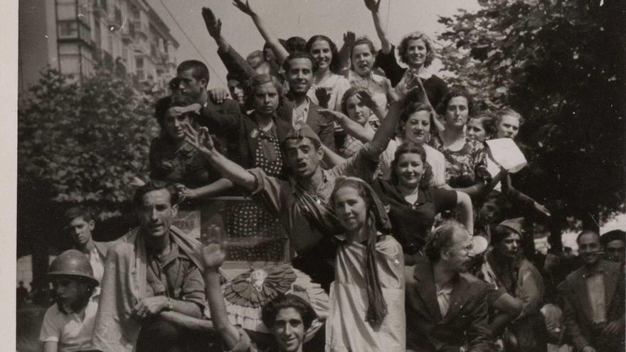 FOTOGALERÍA | Entrada de las tropas sublevadas en Santander