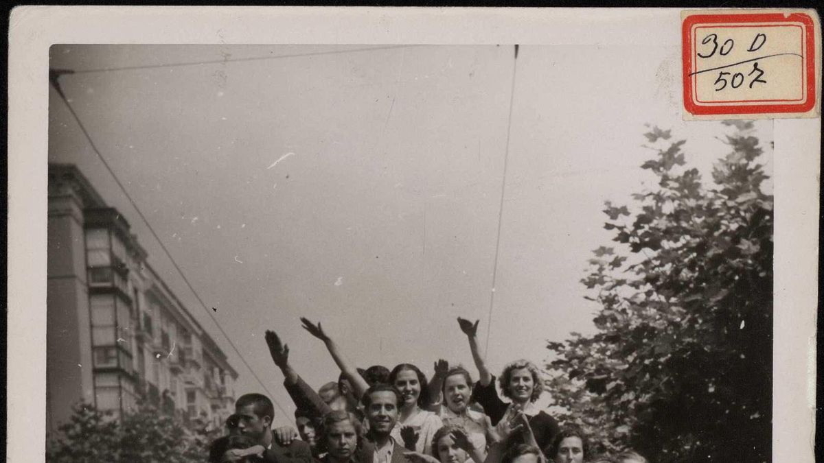 FOTOGALERÍA | Entrada de las tropas sublevadas en Santander