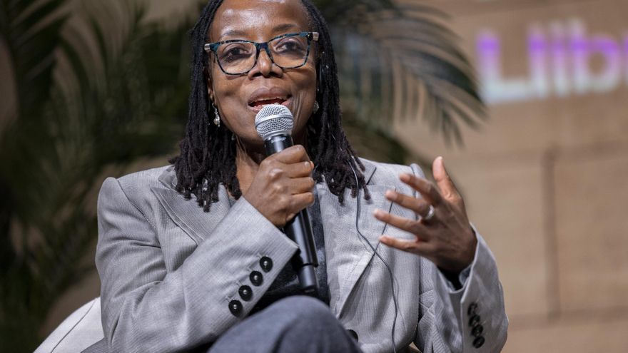 Tsitsi Dangarembga, primera directora de cine en Zimbaue: “Empecé porque no veía cuerpos con tanta melanina como el mío”