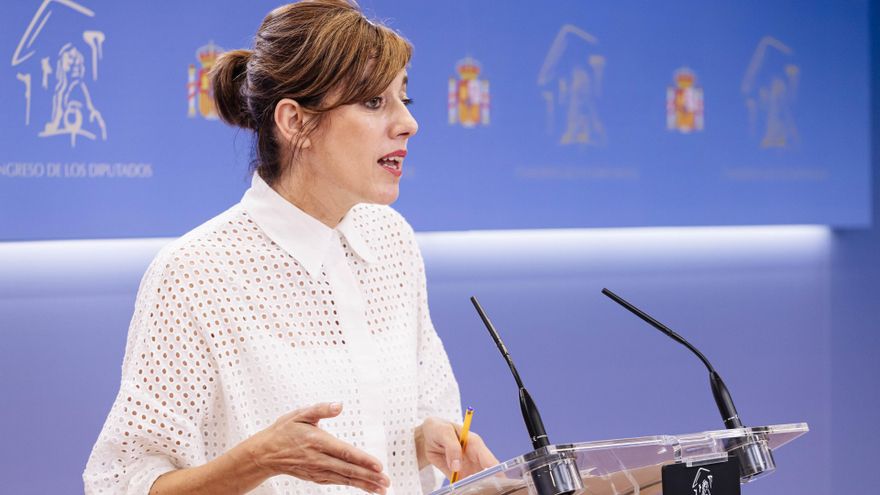 La portavoz parlamentaria de Sumar, Marta Lois, durante una rueda de prensa posterior a la reunión de la Junta de Portavoces, en el Congreso de los Diputados, a 14 de septiembre de 2023, en Madrid (España).