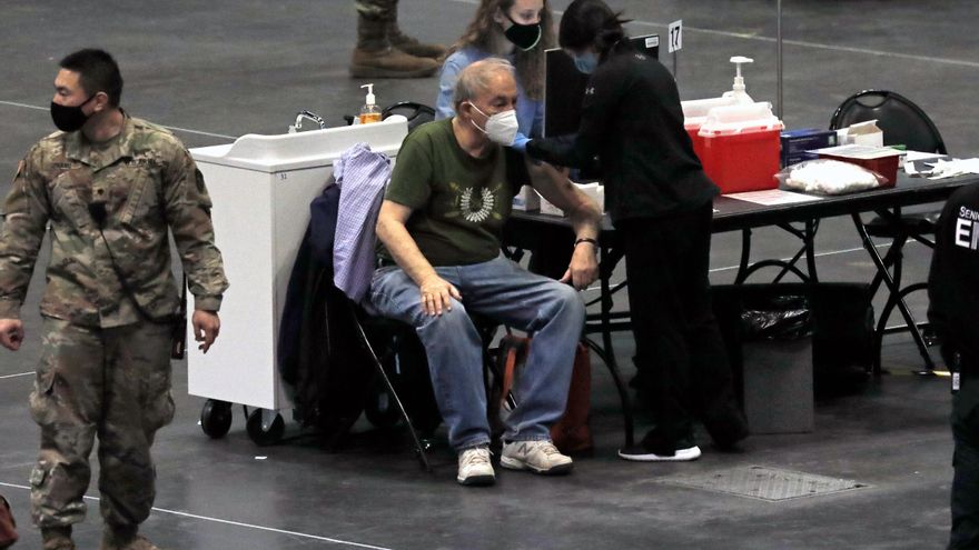 El estado de Nueva York sigue como el más golpeado del país por la pandemia con 41.787 muertos, seguido por California (35.245), Texas (33.942), Florida (24.739) y Nueva Jersey (20.760). EFE/Peter Foley/Archivo