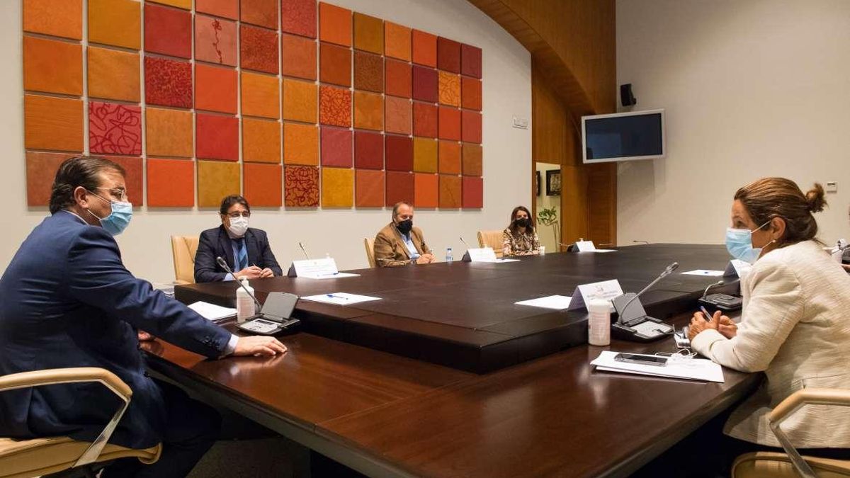 El Consejo de Gobierno extremeño ha acordado el impulso de las contrataciones en las residencias municipales