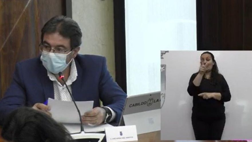 El vicepresidente del Cabildo, José Adrián Hernández, durante el pleno.