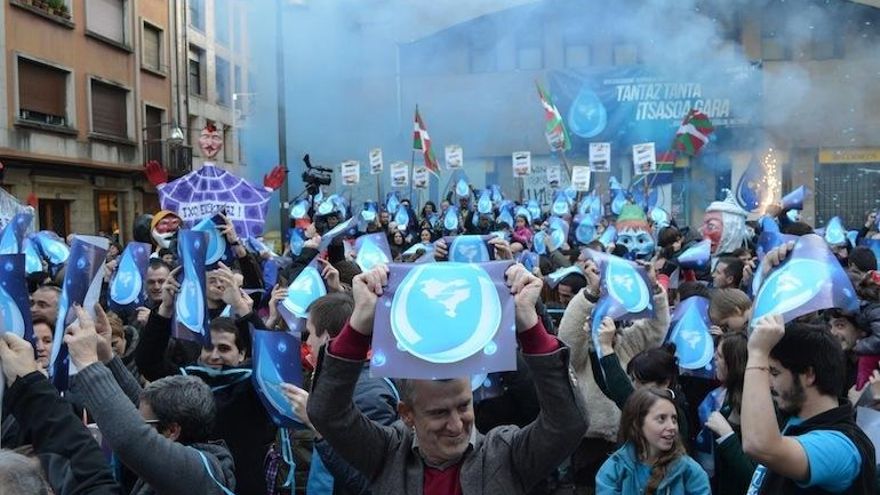 Cientos de personas se movilizan en Durango (Vizcaya) en favor de los derechos de los presos de ETA