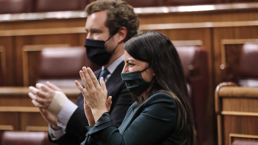 Los diputados de Vox Macarena Olona e Iván Espinosa de los Monteros.