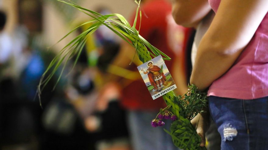 Católicos paraguayos inician la Semana Santa con la tradicional bendición de las palmas
