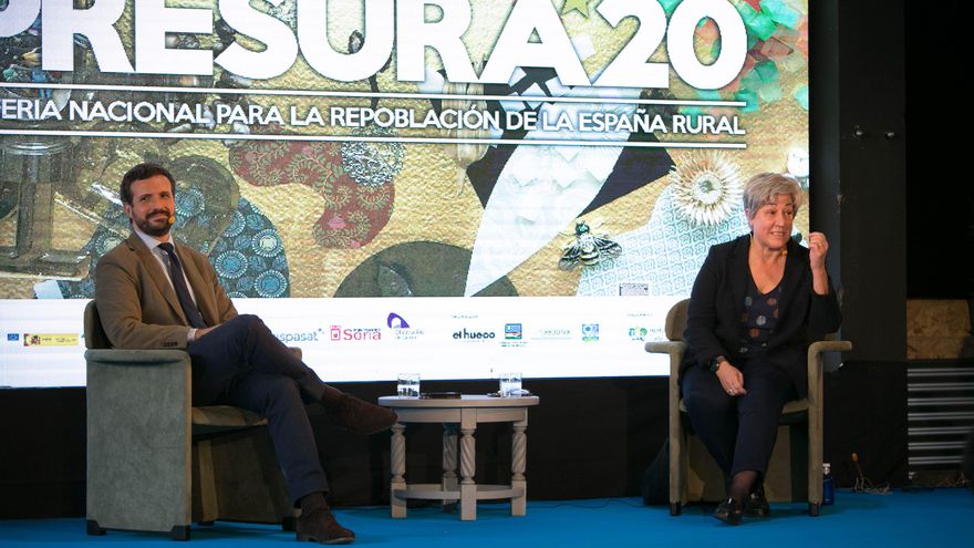 El líder del PP, Pablo Casado, participa en un coloquio con la presidenta de la Fundación Maragatería, Elena Pisonero, en la IV Feria Nacional para la Repoblación de la España Rural Presura 20. En Soria, a 28 de mayo de 2021.