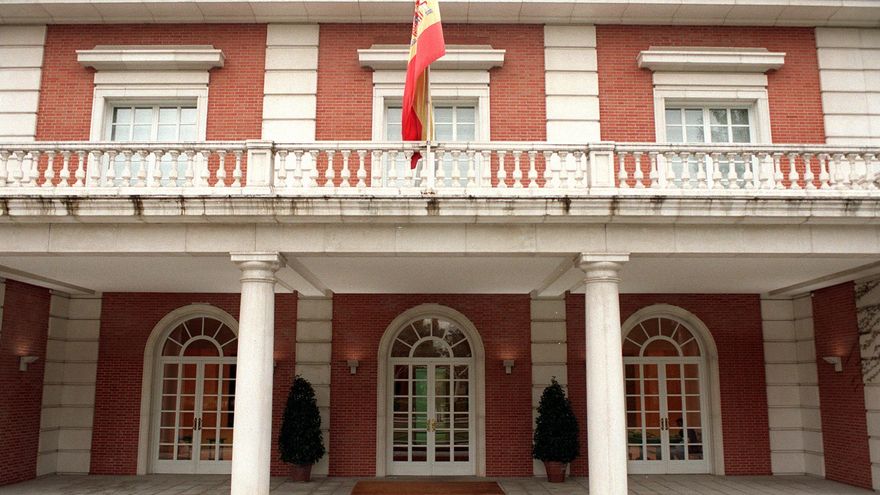Fachada del Palacio de la Moncloa. EFE/Paco Campos