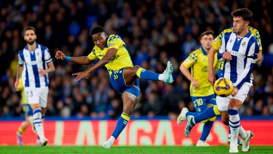 Las Palmas tira de oficio para empatar en Anoeta