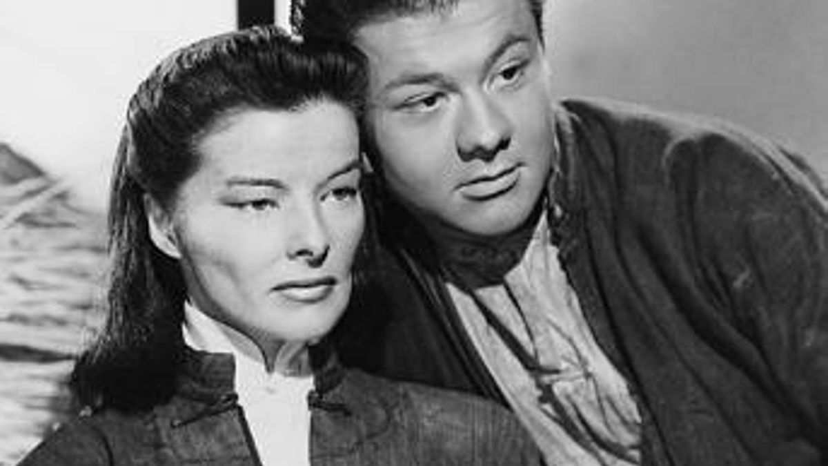 La actriz estadounidense Katharine Hepburn en Dragon Seed (1944) caracterizada como una aldeana china