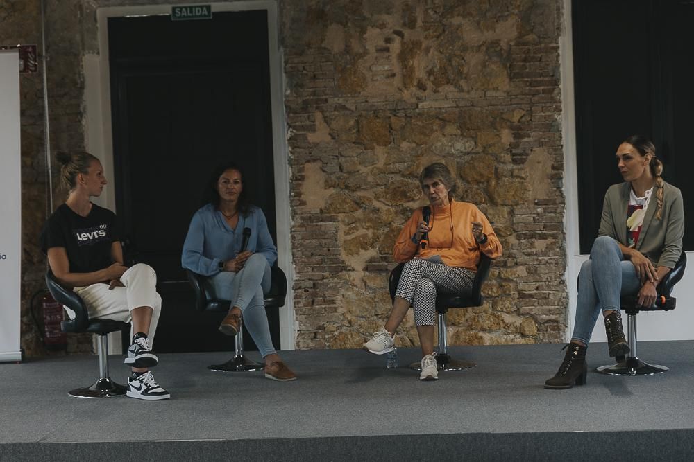 Paloma del Río charla con Laura Gil, Úrsula Ruiz y Luci Pascua