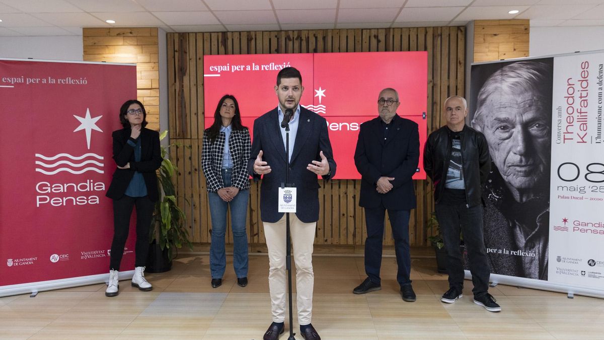 El alcalde, José Manuel Prieto, durante la presentación de 'Gandia Pensa'