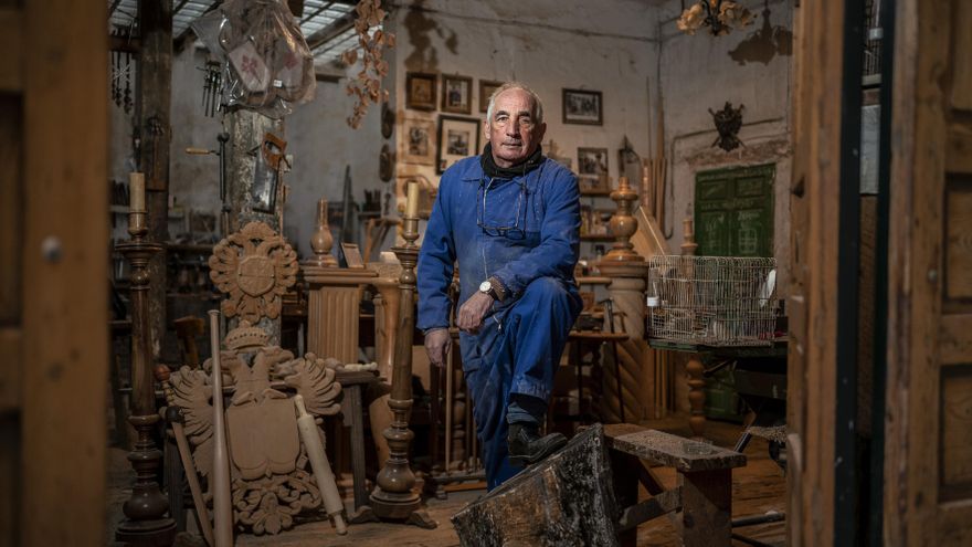 Cesteros, grabadores, el final inevitable de oficios en peligro de extinción