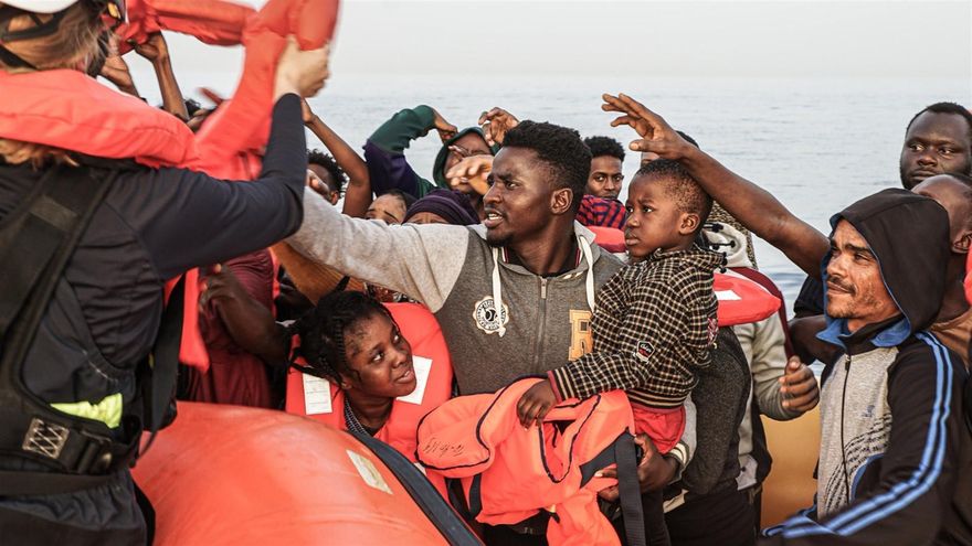 La ONG Sea Watch rescata a 74 migrantes en el Mediterráneo central