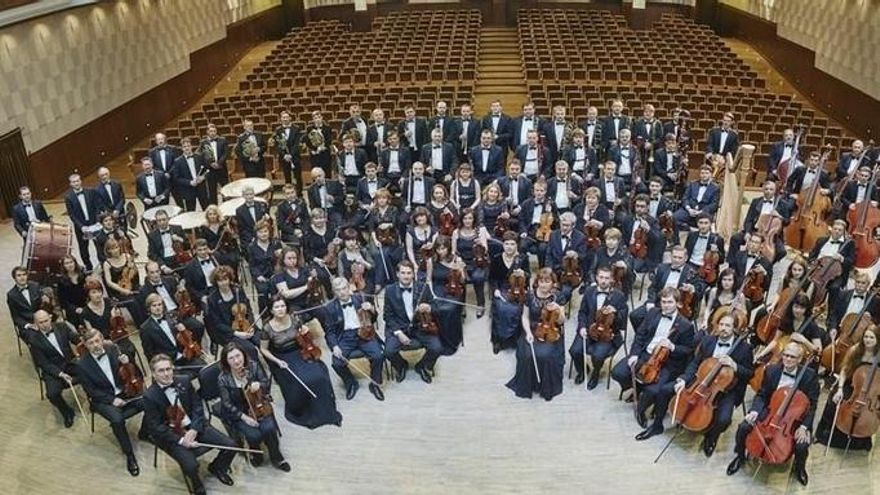 Formación de la Orquesta Filarmónica de Novosibirsk