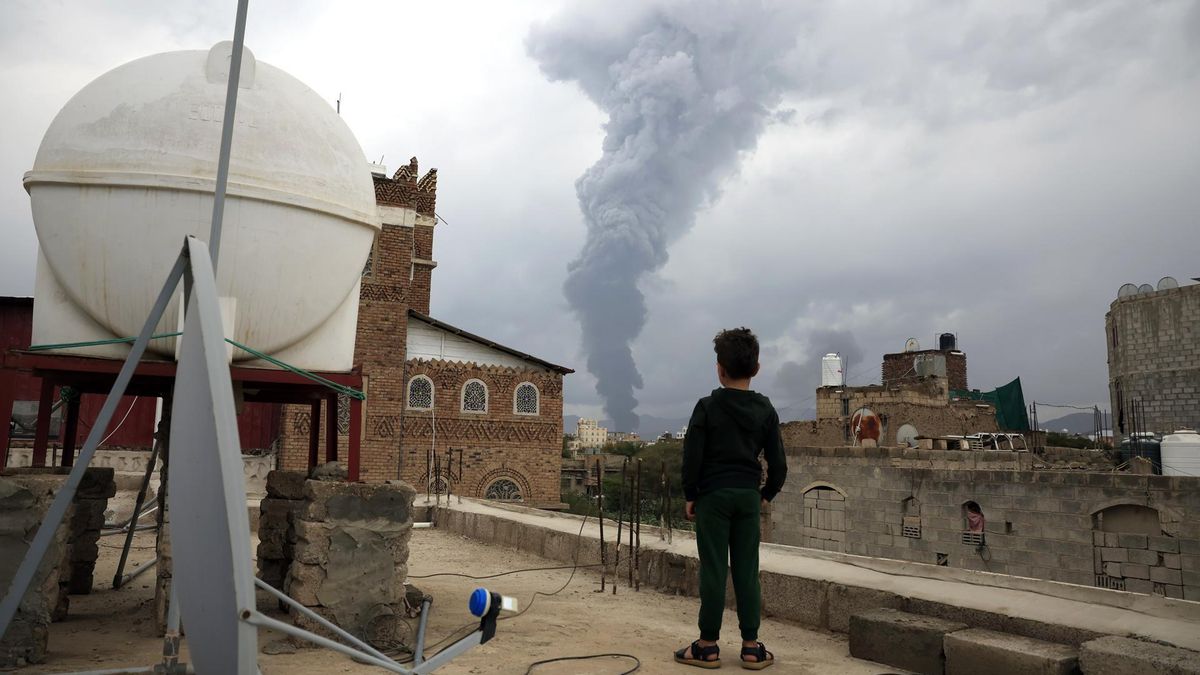 Israel ataca la capital de Yemen y mata a seis personas