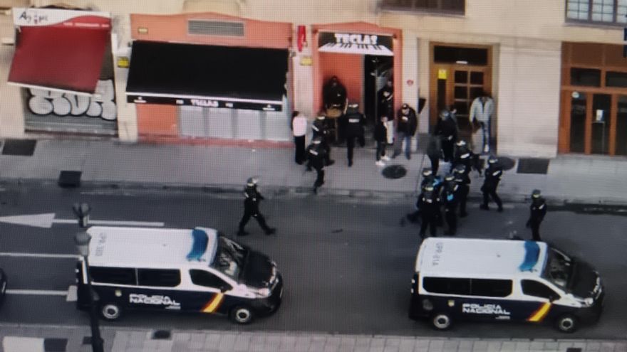 La patronal hostelera de Asturias exige retirar la oferta de un pub que ofrece chupitos baratos a cambio de descargas