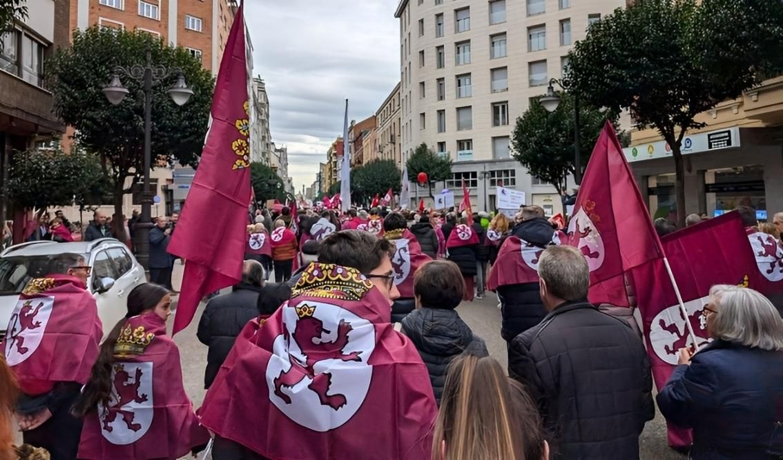 Las imágenes de la gran protesta por el futuro de León el 16F de 2025