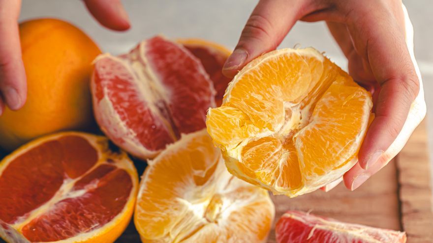¿Es bueno comerse la parte blanca de los cítricos o es mejor desecharla?